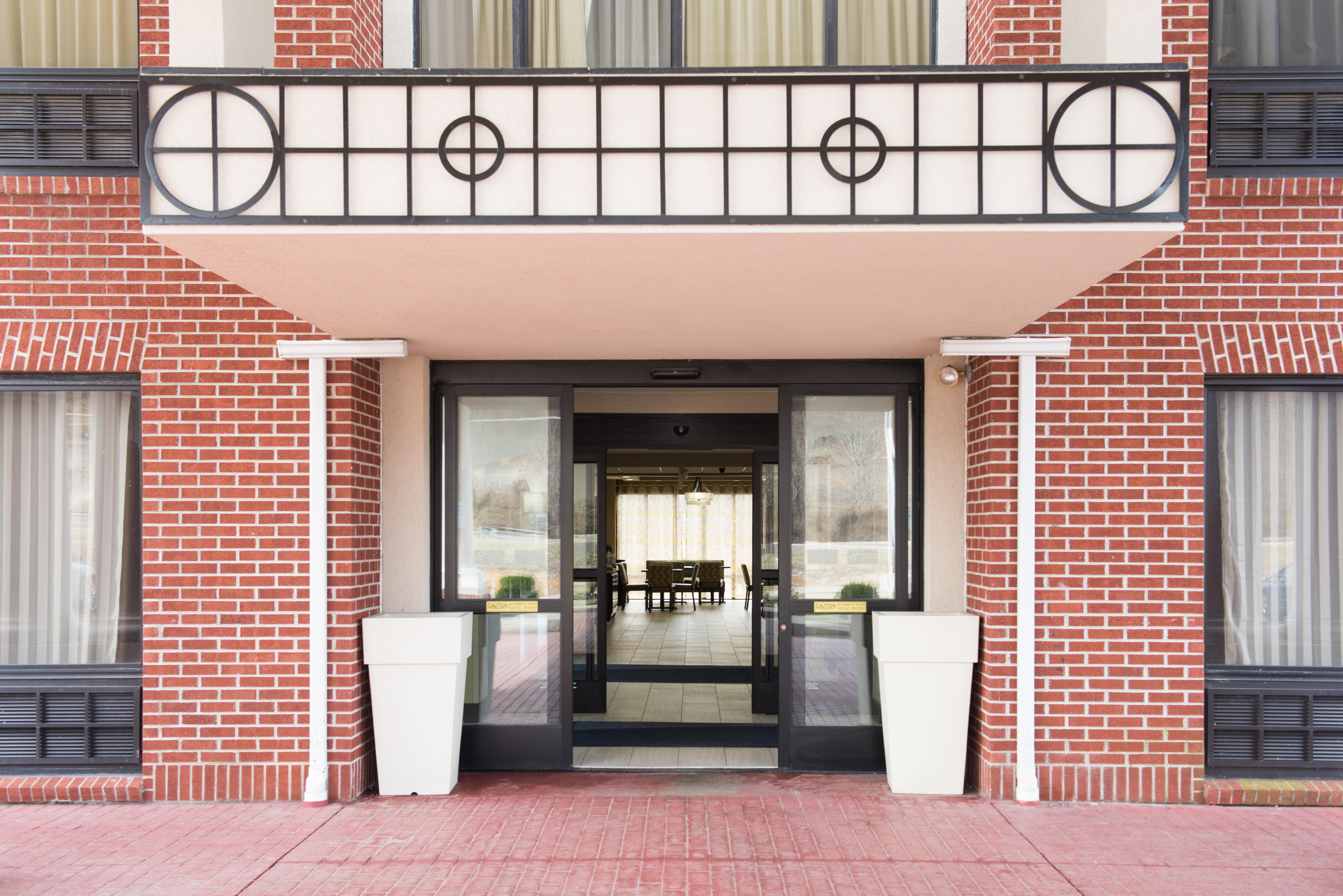 Holiday Inn Express Hotel & Suites Ashland By Ihg Exterior foto